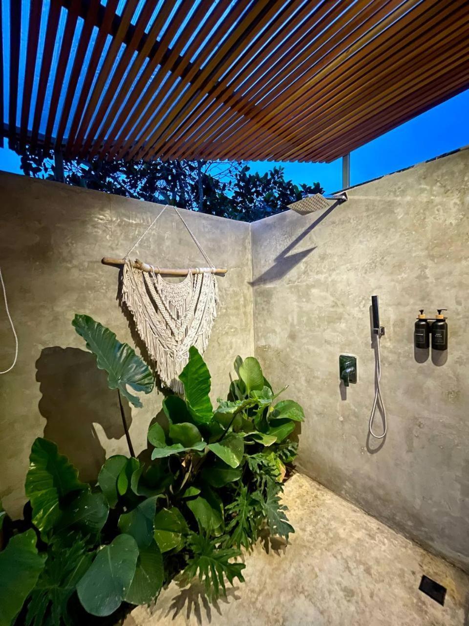 Black Wood Cabin Kintamani Exterior foto